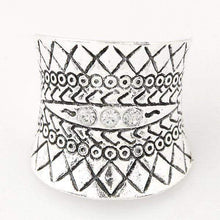Load image into Gallery viewer, Womens Fashion Ring Size 7/8.5 Antique Silver Metal Statement Ring
